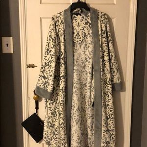 Ellen Tracy robe